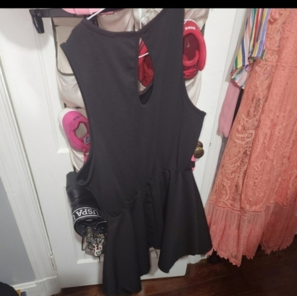 Boutique gold belted peplum top size 2x - Picture 3 of 3